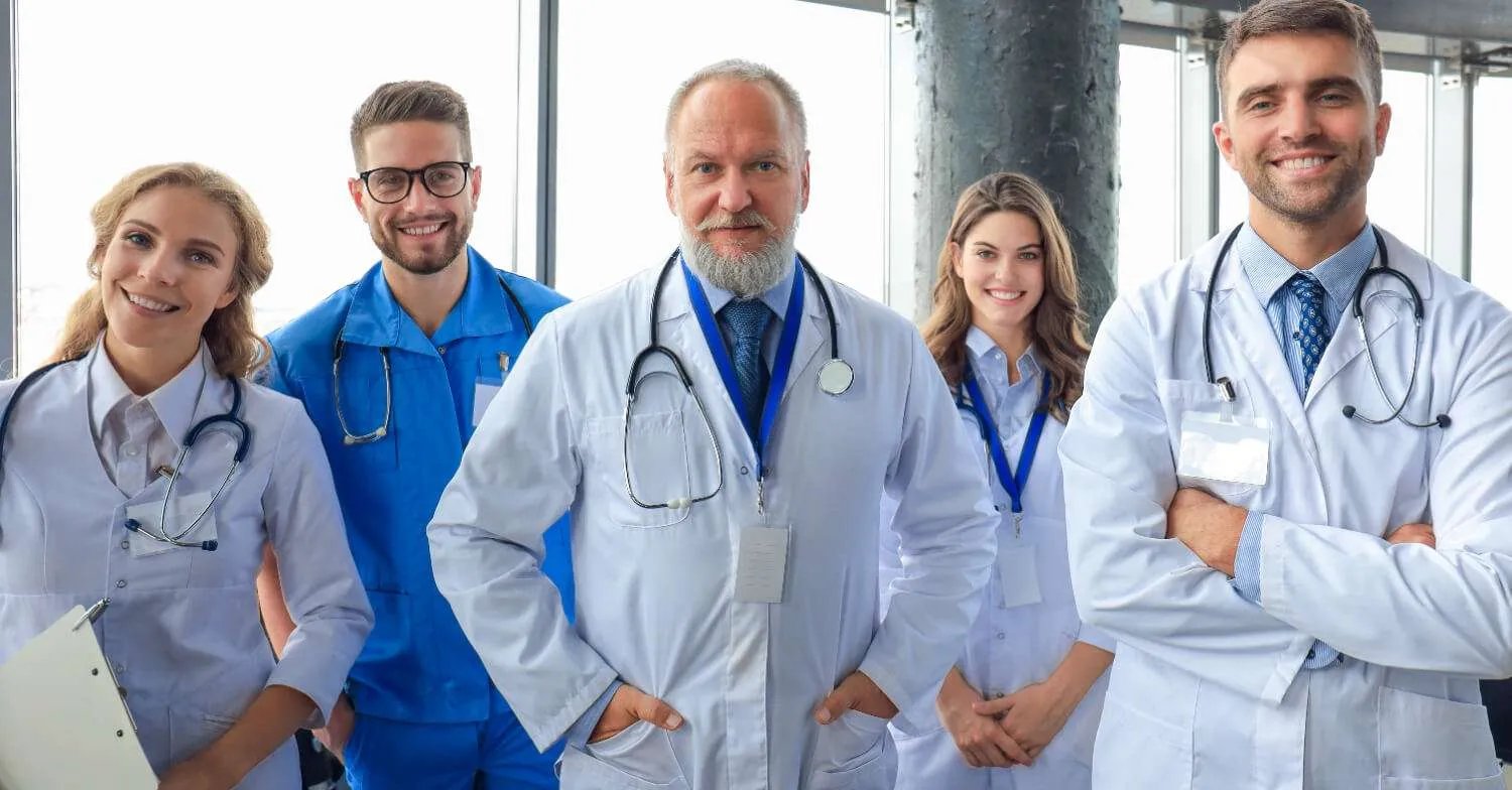 Equipe pronta para ouvir sua família com atenção
