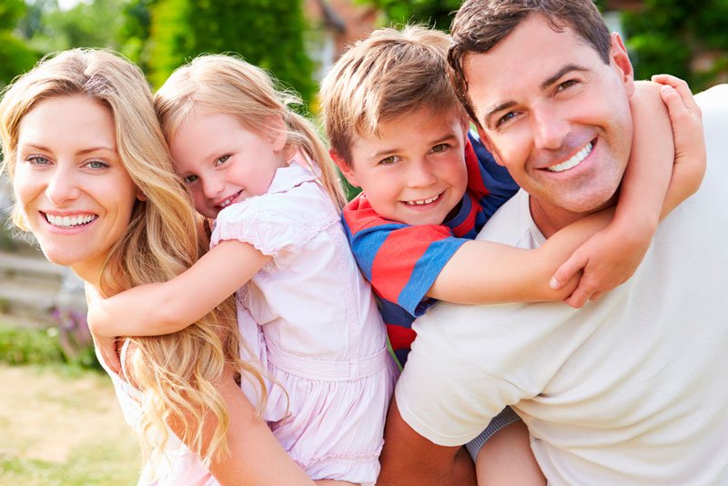 Família escolhendo com consciência o caminho de cuidado